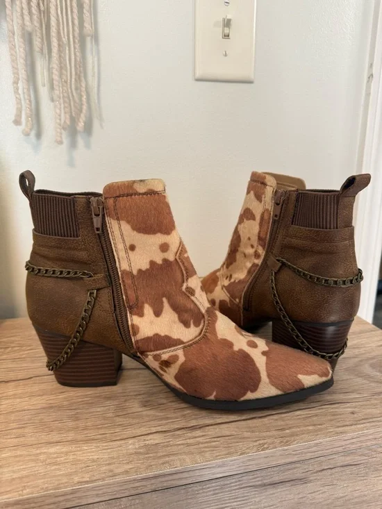 Comfort EST. 1946 Ankle Boots Brown Faux Cow
Hide Med Heel Size 9 - Picture 7 of 12